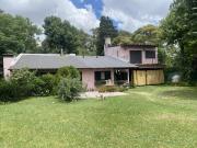 Casa mas departamento en Arturo Segui con un lote de...