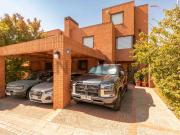 Casa Mediterránea Avda Plaza en condominio