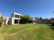 Casa Mediterránea Muy Iluminada En Exclusivo Condominio