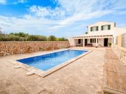 Casa menorquina con piscina en Llucmaçanes