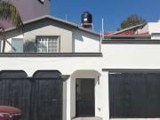 Casa Milenio 2 niveles techos altos