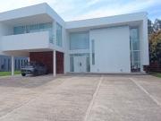 CASA MINIMALISTA 5 AMB PISCINA BARRIO RUMENCO