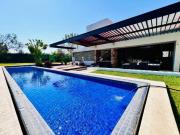 CASA MINIMALISTA CON ALBERCA Y JARDÍN PROPIO EN LOMAS DE...