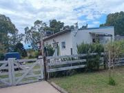 CASA MINIMALISTA EN ACANTILADOS