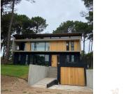 CASA MINIMALISTA EN PIONEROS ALQUILER