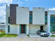 CASA MINIMALISTA EN VENTA ZONA TECNOLÓGICO