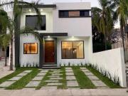 Casa Minimalista NUEVA en Venta en Lomas de la Selva,...