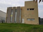 CASA MINIMALISTA SOBRE LOTE EXTERNO DE NUEVO QUILMES