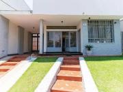 Casa Mirandópolis, 4 Dormitórios, 8 vagas. Quintal, 260m²