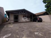 Casa mista 03 dormitórios, sala cozinha integradas, vaga...