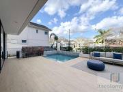 Casa mobiliada à venda no Alphasitio, Tamboré