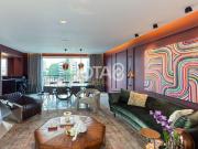 Casa mobiliada com 03 suítes em condomínio j8