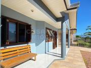 Casa Mobiliada com Piscina a Poucos Passos da Praia em...