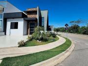 Casa mobiliada com piscina à venda em condomínio fechado...