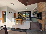 Casa mobiliada com piscina Ninho Verde I Porangaba SP