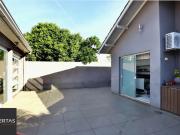 Casa mobiliada com suíte, patio e espaço gourmet completo