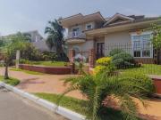 Casa mobiliada de 242m², 3 dormitórios sendo 3 suítes, 4...