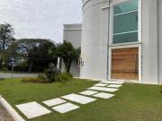 Casa mobiliada de esquina à venda no Alphaville 02