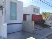 CASA MODERNA, 3 HABITACIONES, EN JURIQUILLA, QUERÉTARO