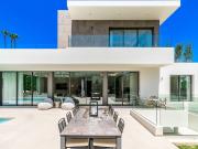 Casa moderna a medida con un hermoso interior y...