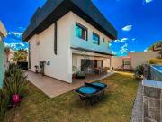 Casa Moderna com 4 Suítes em Condomínio de Alto Padrão...