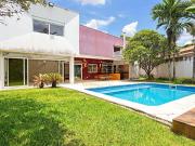 Casa Moderna com 4 Suítes, Piscina e 4 Vagas no Caxingui