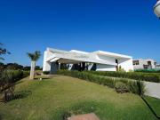 CASA MODERNA COM PISCINA PRIVATIVA NO CONDOMÍNIO TERRAS...