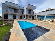 Casa Moderna con 6 Habitaciones, 11 baños, 1 Apto y full...