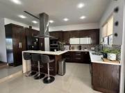 CASA MODERNA CON ALBERCA EN VENTA