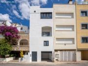 CASA MODERNA CON AMARRE Y VISTAS AL CANAL