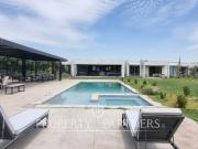 Casa moderna con amplios espacios en condominio de...