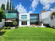 CASA MODERNA CON DOBLES ALTURAS, RECÁMARAS COMPLETAS,...