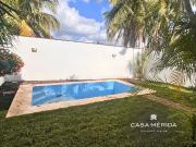 Casa Moderna con Espacios Amplios, Piscina y Jardín...