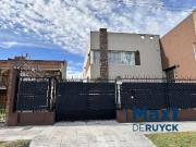 Casa moderna con galpón, Barrio Parque Calchaqui