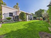 Casa moderna con giardino, spa privata e tecnologia...