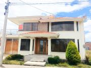 CASA MODERNA CON JARDIN Y BBQ DE VENTA EN ZONA...