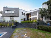 Casa moderna con puente metálico en venta en La Planicie Casa moderna con puente metálico en venta en La Planicie