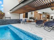 Casa moderna con roof garden y alberca en La Cruz