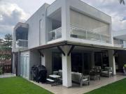 CASA MODERNA CON VISTA A ZONA VERDE