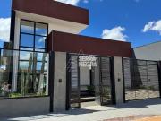 CASA MODERNA DE 03 QUARTOS LAZER COMPLETO COM PISCINA...