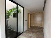 Casa Moderna de 3 Niveles con Alberca en Residencial Vía...