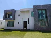 Casa moderna de 3 niveles en venta en Tornacuxtla, San...