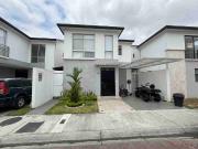 Casa Moderna de Dos Plantas en Urbanización Vilanova Casa Moderna de Dos Plantas en Urbanización Vilanova