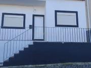 Casa Moderna em Nazar com Jardim e Luz Natural