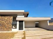 Casa Moderna em Salto: Áreas Abertas, Churrasqueira com...