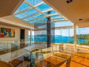 Casa moderna em Ubatuba com 4 suítes ambiente...