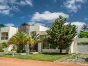 Casa moderna en barrio privado Boulevard Park Punta del este