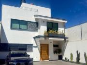 Casa Moderna en Coto Cerca de la Expo Gdl