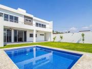 CASA MODERNA EN EXCLUSIVO FRACCIONAMIENTO, CORINTO