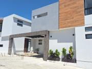 Casa Moderna en Fraccionamiento Cerca del Tec Milenio